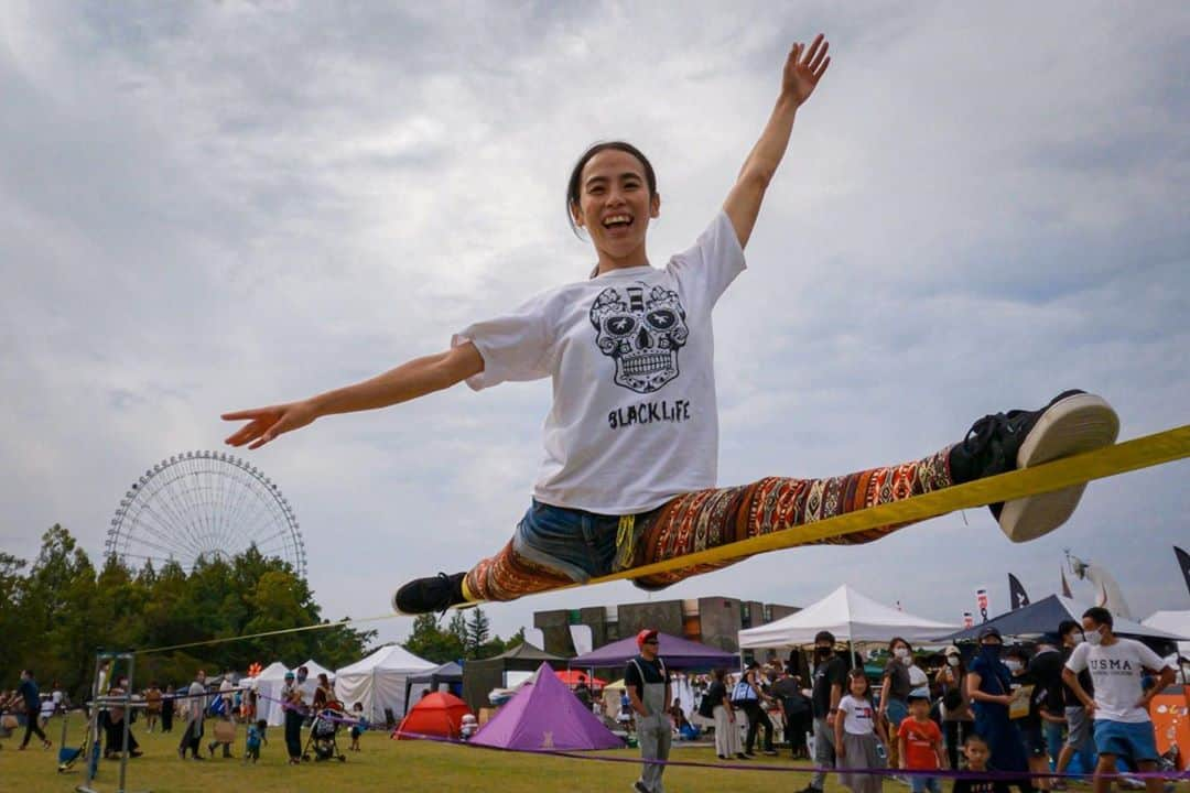 福田恭巳さんのインスタグラム写真 - (福田恭巳Instagram)「OUTDOOR PARK 2020 @outdoorpark2020  今日も万博記念公園でお待ちしてます！  Photo by @itsuki.hosoe   @jeeprealgames  @gibbonslacklines  @gibbonjapan  @karadafactory  @goprojp   #スラックライン #slackline #slacklife #gibbonslacklines #ジープ #jeep #JeepRealGames #ThePowerofReal #jeep_real  #yukimi #福田恭巳 #ママアスリート #女の子ママ #産後ダイエット #子どものいる暮らし  #体幹トレーニング #バランス #ヨガ #ピラティス #gopro #gopro9 #goproのある生活  #アウトドアパーク #アウトドアパーク2020 #outdoorpark」10月4日 7時53分 - yukimi_slackline