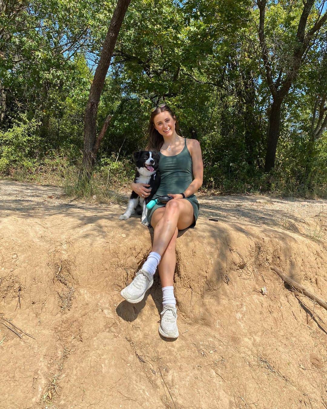アシュリー・ケインのインスタグラム：「I aspire to be as happy as Mylo 🐶」