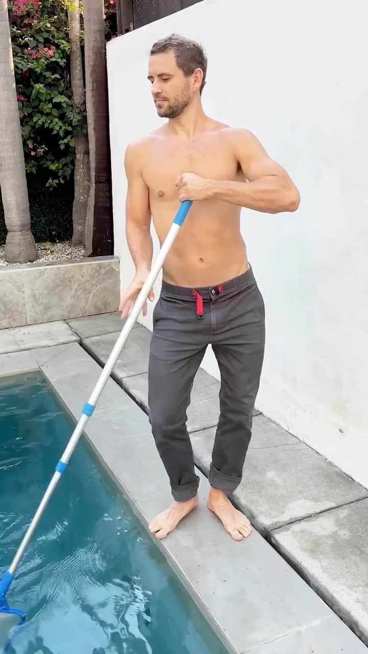 ニック・ビオールのインスタグラム：「Fulfilling my pool boy dreams」