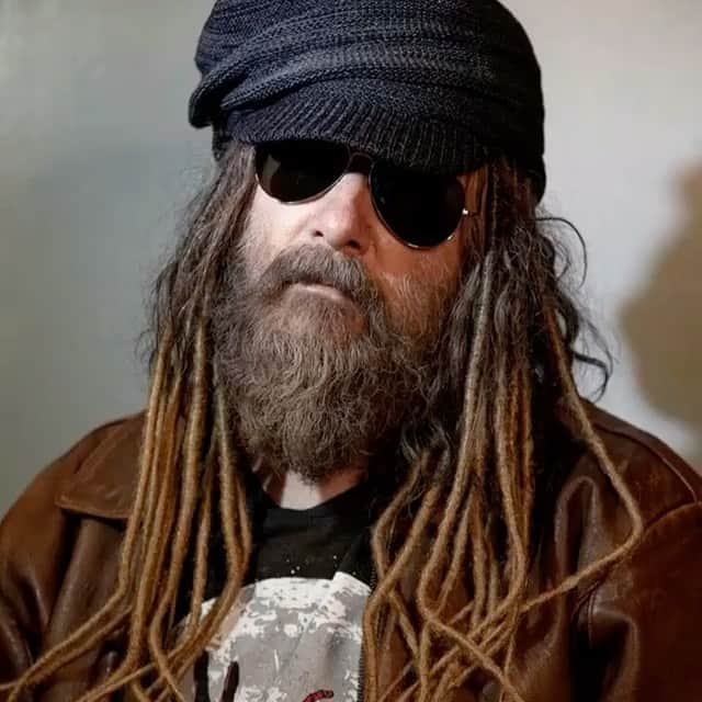 ロブ・ゾンビのインスタグラム：「This is not me! This is makeup genius @therickbaker made up as me. I am honored and just a little freaked out. If he knocks over a 7-11 tonight I am screwed! 💀 Thanks Rick this made my Halloween!🎃👍🏼#rickbaker #robzombie #notrobzombie #makeupmaster」