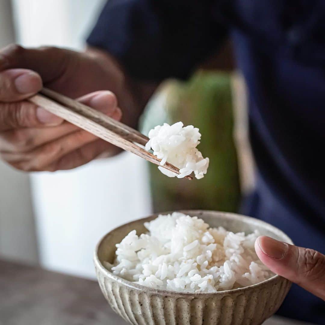 ひとみのインスタグラム：「新米の季節🌾  休日のたびにショッピングモールに買い物に連れて行け！とうるさいショッピング依存症の娘達を連れて😂 今日はどこに出掛けようか😅  よい休日を🥰」