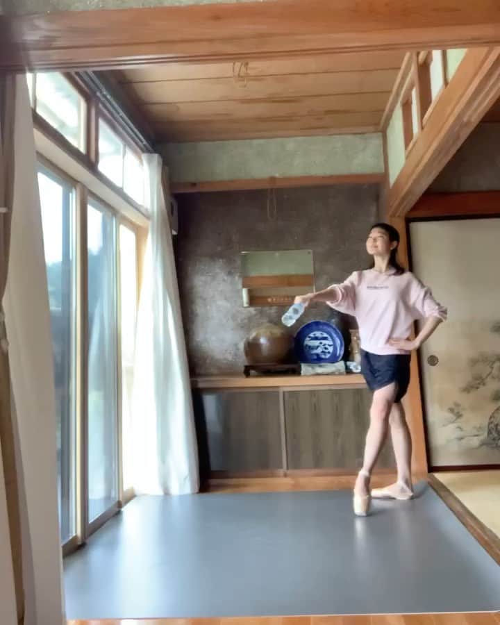 のインスタグラム：「. Plastic bottle esmeralda part 2😂」