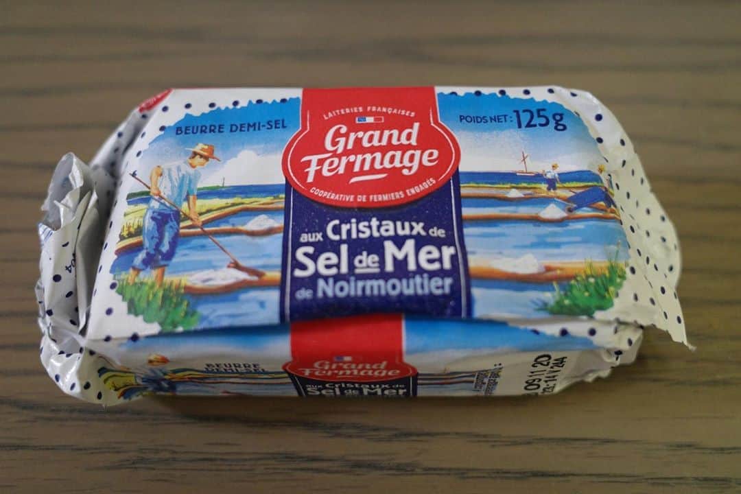 高垣麗子さんのインスタグラム写真 - (高垣麗子Instagram)「・ ・ ・ 久しぶりに買いました✨ 大好きなバター　「Grand fermage」  発酵バターの豊かな香り、ミネラル豊富なフルール・ド・セルのつぶつぶ食感  やっぱり違う...✨✨  いつものバタートーストが私の中で最高になった そんな日曜日の朝😋  ・ ・ #grandfermage」10月4日 8時48分 - reikotakagaki