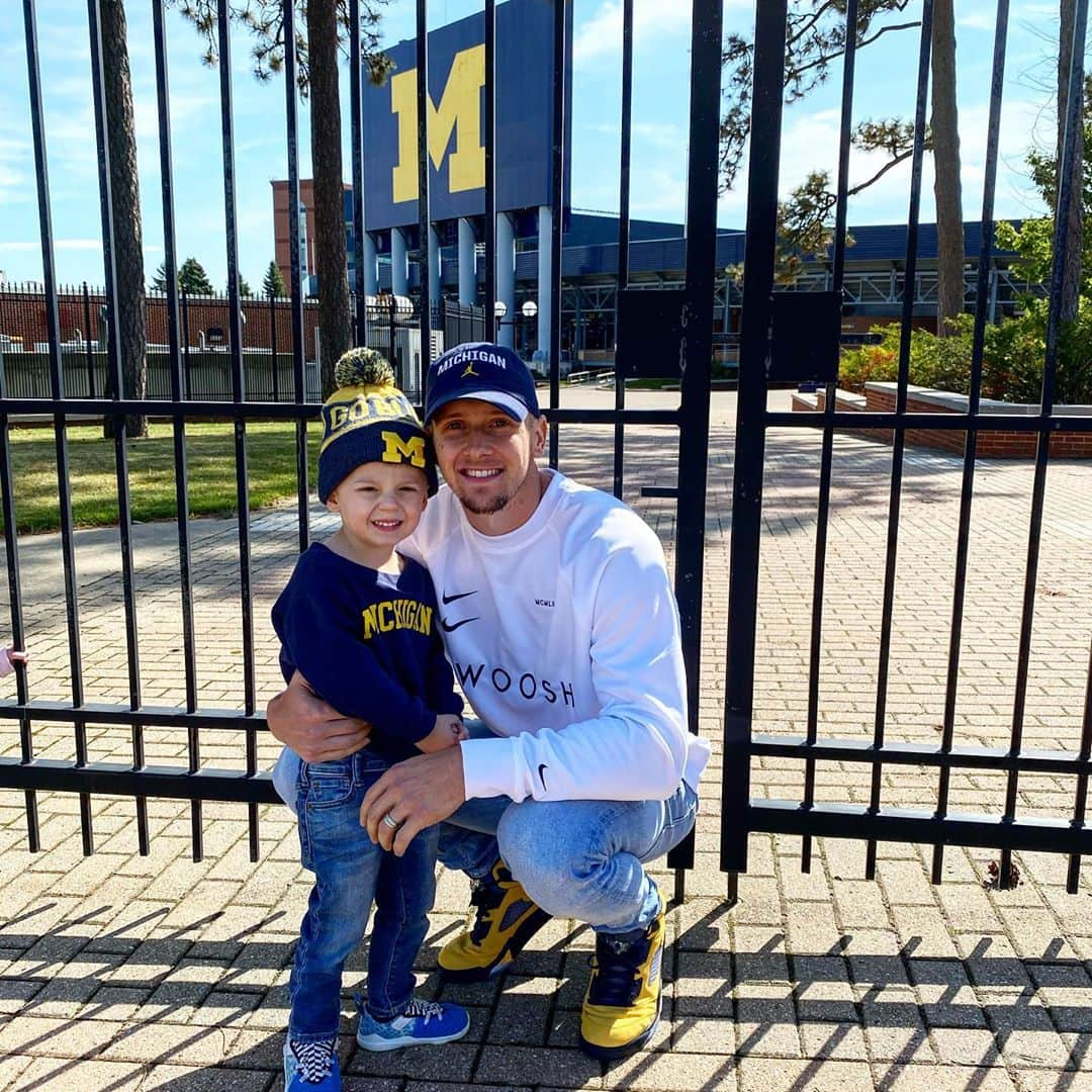 ライアン・ルアのインスタグラム：「Annual family trip up north to the Big House 〽️🩸🧬 #goblue #michigan #michiganfootball #hailtothevictors #annarbor 🏈 3 more weeks!」