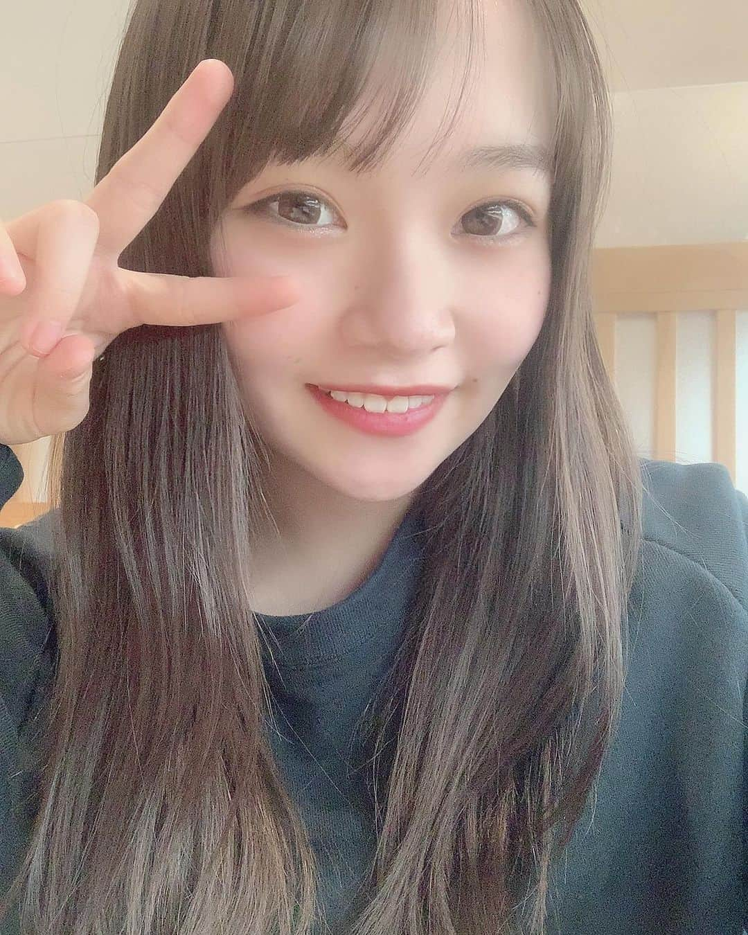 大嶋みくさんのインスタグラム写真 - (大嶋みくInstagram)「みんなおはみく！！🧸🤍 ねー！ねー！きいて！昨日はねエステ行ってから、ずっと行きたかったトイザラス行ってから大きな買い物してから最後にはま寿司で締めた…！！ はま寿司だいすき人間だから月何回行ってるんだろう…ちょー満足だし、私永遠に安舌だな👅  今日の撮影会楽しみ！！エンジェルになるのでよろしくね👼🏻🤍🤍」10月4日 9時11分 - oshima_miku