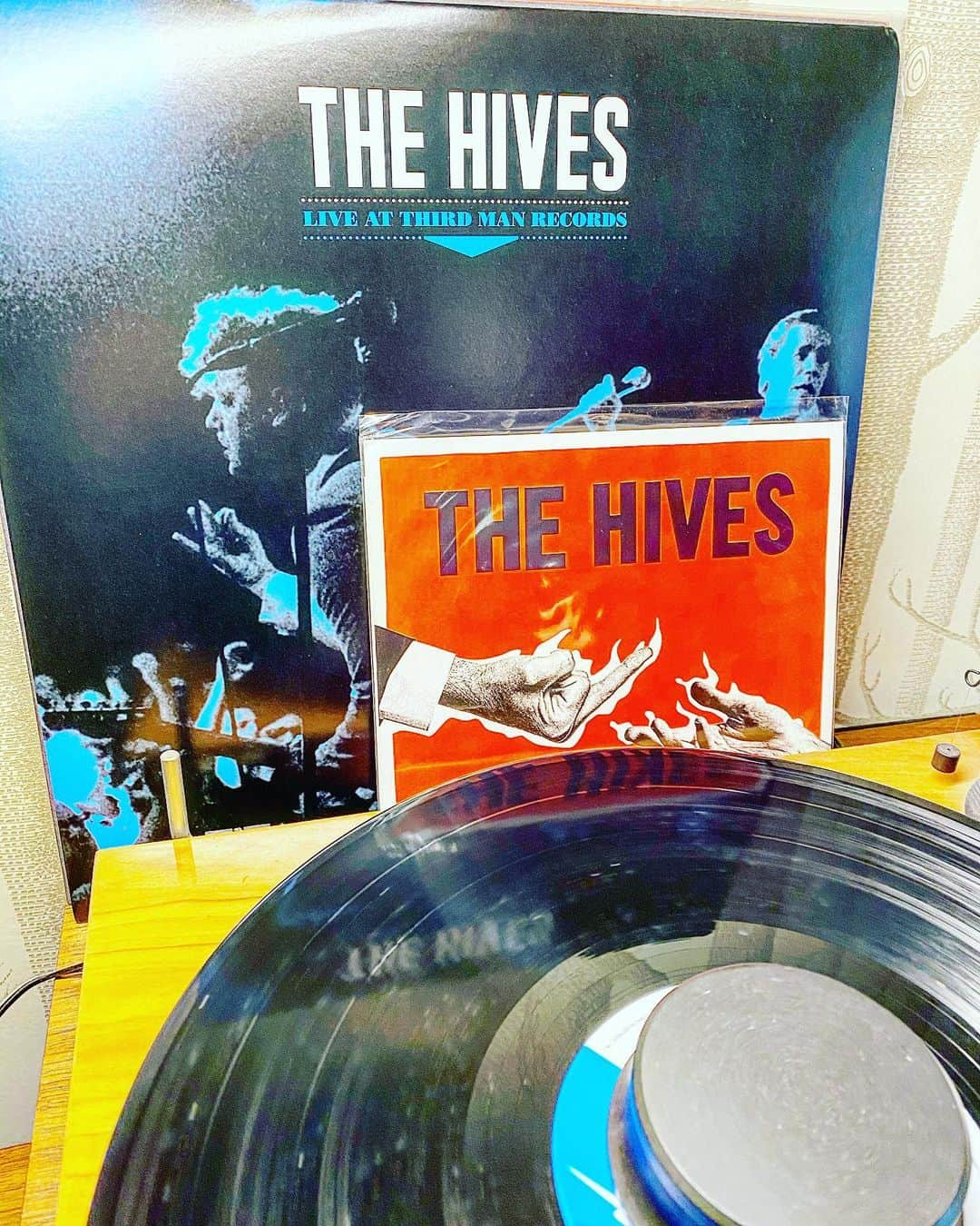 ジェリー・トレイナーさんのインスタグラム写真 - (ジェリー・トレイナーInstagram)「Mood!!!! #loud #thehives #thirdmanrecords」10月4日 9時19分 - jerrytrainor