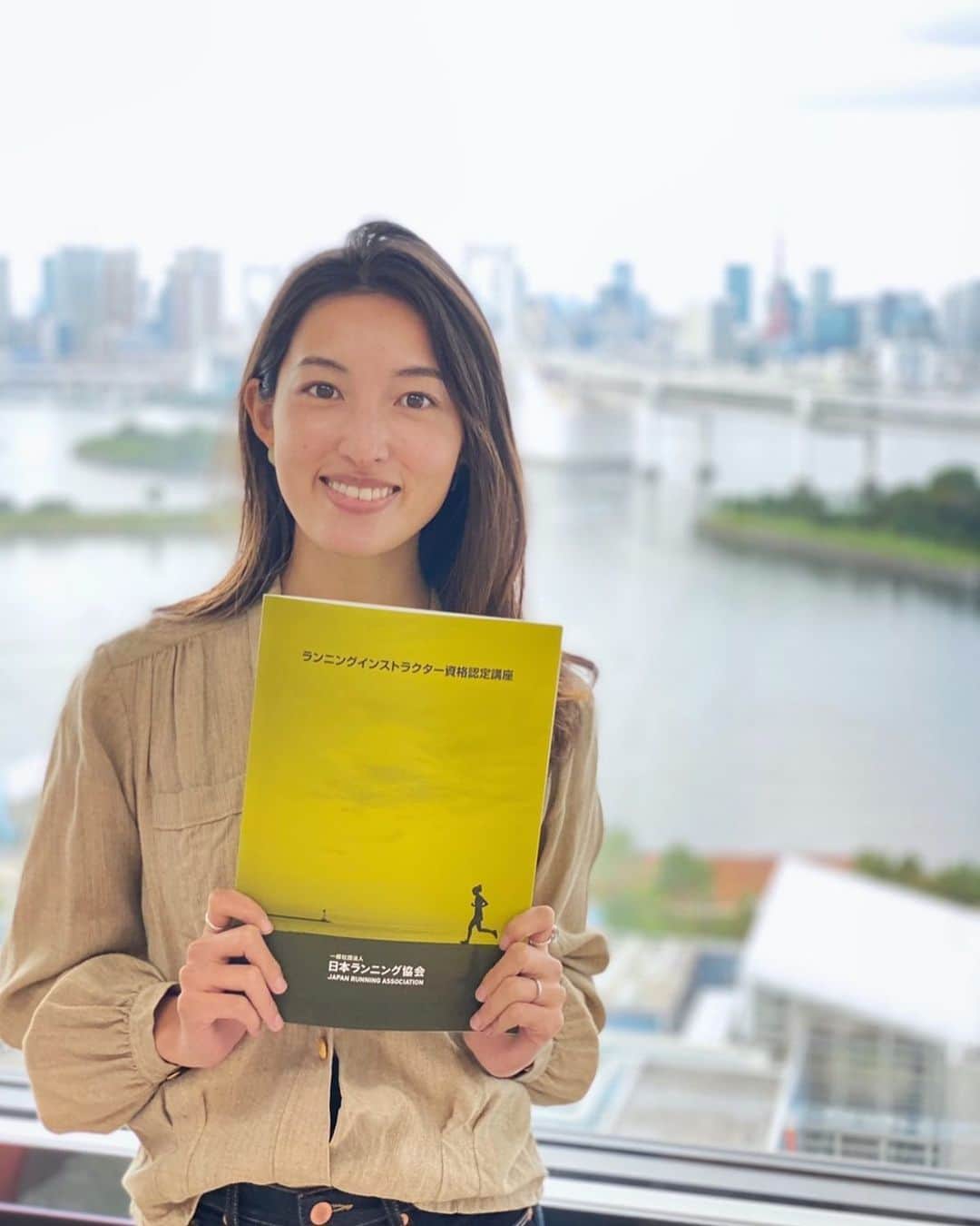 大杉亜依里のインスタグラム：「先週末は、日本ランニング協会 @jaruna.official の #ランニングインストラクター養成講座 を受けていました！﻿ ﻿ 9月に合格した #ランニングアドバイザー からもう一歩踏み込んで、さらに学びを深めてきました😊👏﻿ ﻿ ランナーのための栄養学、ランナーに必要な医学的基礎知識、そしてインストラクターにとって大切なコミュニケーション学など…﻿ ﻿人に伝える為に大事なことをたくさん勉強できました！  試験の内容も難しくなっていて、答えを出すのに時間がかかりました😅 合格してると良いのだけど…🙏💦  また結果はお知らせします😄👍  #日本ランニング協会 #ランニングインストラクター #ランニングアドバイザー #ランニングインストラクター養成講座 #ランニングアドバイザー養成講座」
