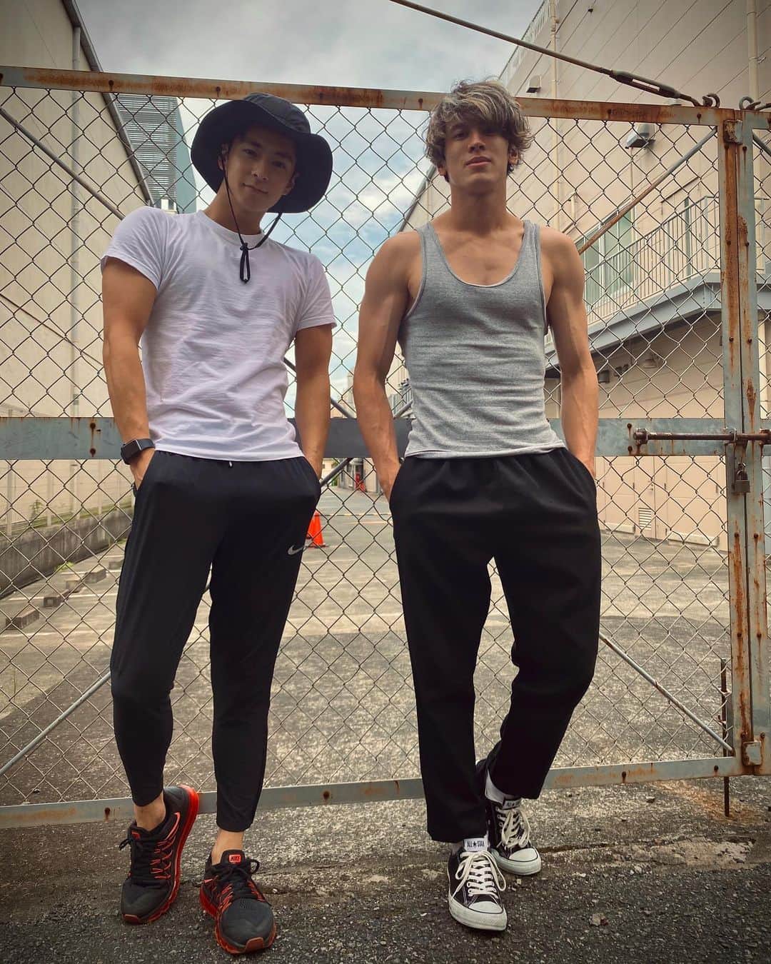才川コージのインスタグラム：「【仮面ライダーセイバー】第5章 いかがでしたか✨？  遂にズオスが怪人態に変身！ 倫太郎との因縁……！？  来週もやばいです！ お楽しみに！  写真はマッスルブラザーと💪  #仮面ライダーセイバー #仮面ライダーブレイズ #ズオス #山口貴也  #才川コージ」