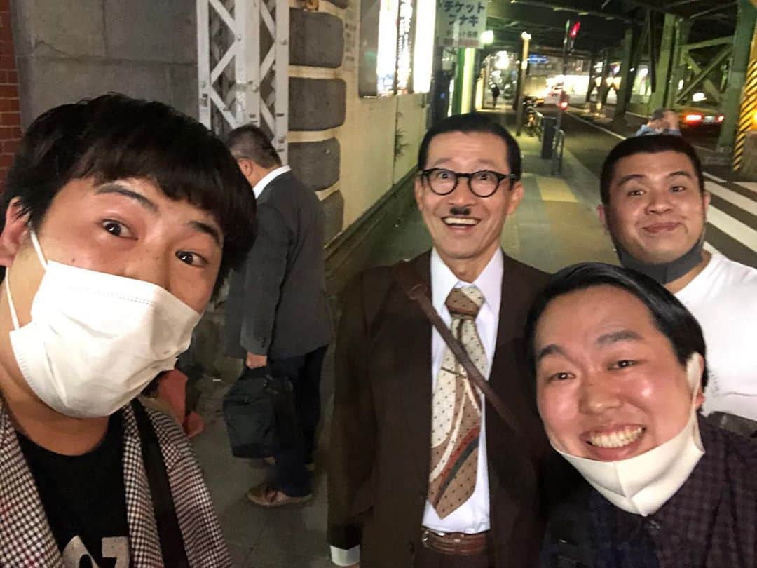 かみちぃさんのインスタグラム写真 - (かみちぃInstagram)「昨日は村上ショージ師匠のギャグライブに出させて頂きました！！  僕と西本は2人で1人分…また出直してきます！！！  #1発目のギャグから噛み合わず #お互い違うやつやりそうになった #西本あわあわ #僕そわそわ #きょんケラケラ #ジョニ男さんスッとフォロー #ありがとうございます #ギャグってチームプレイなんだな #初めてギャグの世界に飛び込ませて頂いて #また勉強になりました #そういえば帰り #きょん #JKの人ですよね？ #って声かけられてたな」10月4日 9時56分 - kamichii_gerrardon