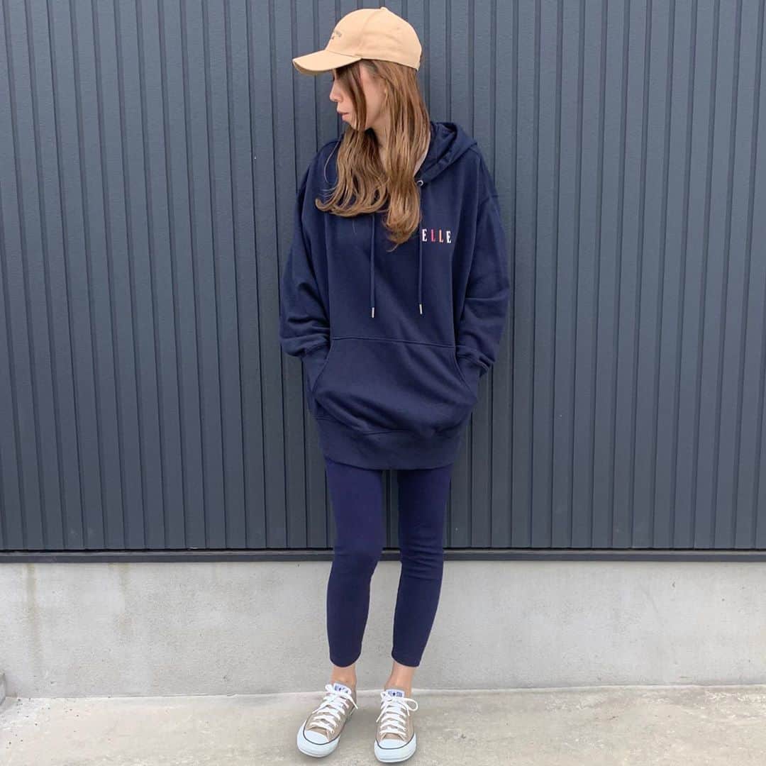 ryuu79hinaのインスタグラム：「#ootd 🤍 ・ ・ カジュアルな休日 午前…TMりゅうちゃん 午後…平常練ひなちゃん 1日サッカーな日⚽️ ・ ・ ━━━━━━━━━━━━━━━ #gu_for_all#ロカリ#mineby3mootd#秋コーデ#コーデ記録#パーカーコーデ#ママコーデ#大人カジュアル#カジュアル#カジュアルコーデ#シンプルコーデ#大人シンプル#プチプラコーデ#スニーカー女子#スニーカー女子#데일리룩#데일리룩코디#패션#코디#옷#패션스타그램#옷스타그램#코디스타그램#좋아요#コンバース#コンバースコーデ」