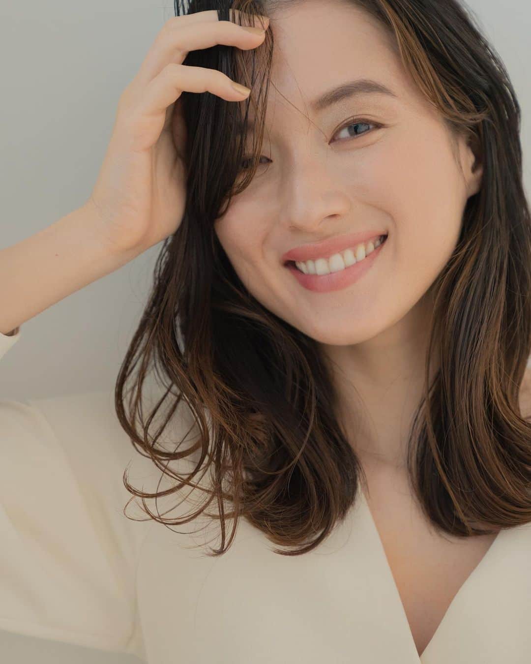 久保雄司のインスタグラム：「09.29 オンラインイベント 【AWコスメで旬ヘアメイク】 model @misatoy  hairmake.produce @six_kuboyuji   全国25都道府県1海外 たくさんの方が参加して頂きありがとうございます😌 次回は10月26日オンラインイベント 【公開撮影〜撮影の裏側〜】 お楽しみに♪  やるぞー🔥  #楽しみを届けよう #人生は3カ月で変わる #これからを今から変えよう  #次は10月26日 #プロフィールのリンクから申し込みできます #550円 #クボユウジ」