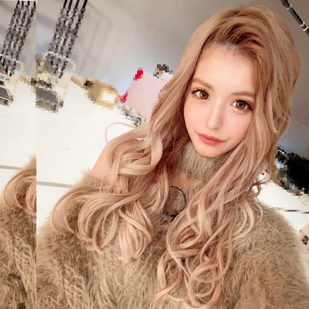 アンジェリカのインスタグラム：「♡ . この間 @eyelash_chrissie さん♥で マツエクしてきたヨ～☝🏻💕  デザインは ▪️フラットラッシュ　200本　12 14 12▪️  公式LINE限定キャンペーン ご新規様限定💕 わたしのインスタ見た！で 全メニュー30%OFFになるよ☺️ (予約時にお伝え下さい♡) . ♡ #マツエク #マツエクデザイン #フラットラッシュ」