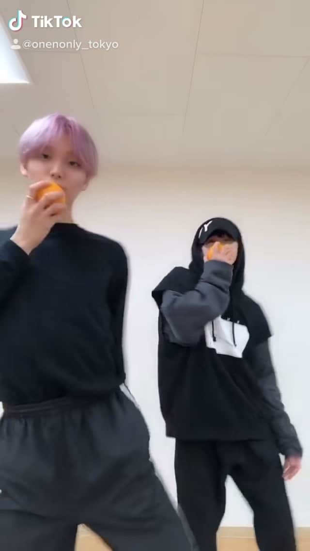 のインスタグラム：「#yummy #justinbieber #yummychallenge #ワンエン L→R #HAYATO #EIKU #ONENONLY #ONO」