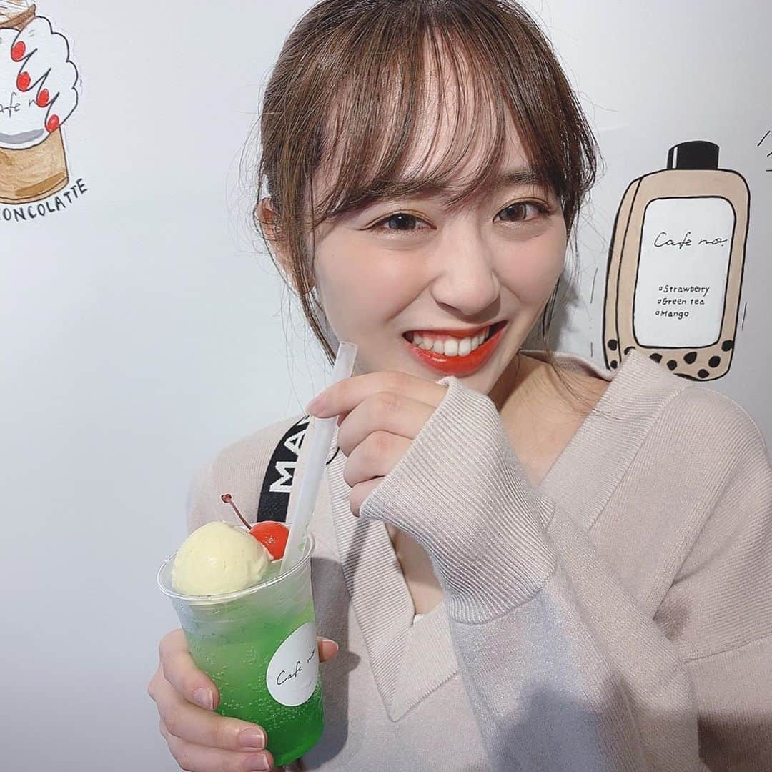 坂口理子さんのインスタグラム写真 - (坂口理子Instagram)「なっちゃんとクリームソーダを飲みました😋🥤 カラコンはさっしーさんのカラコン トパーズの新色のパールキャッツアイです☺︎ . #cafeno #福岡カフェ #カフェ #カラコン #トパーズ #パールキャッツアイ」10月4日 21時21分 - ricopi__hkt48