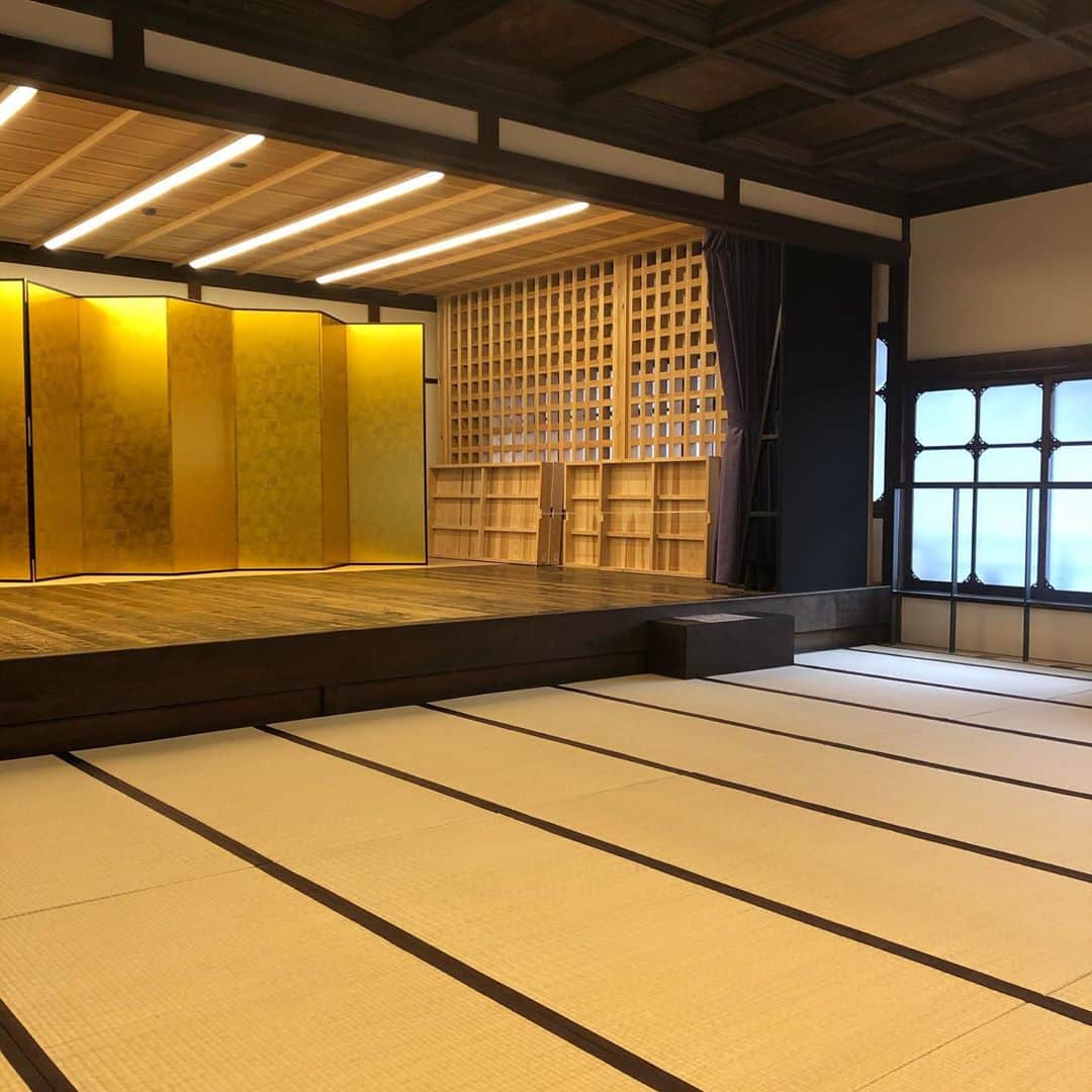 麻生裕子さんのインスタグラム写真 - (麻生裕子Instagram)「日本の文化に触れさせたい。  #歌舞伎のお稽古　#日本の文化は素晴らしい　#日頃の声の大きさが役に立つw #日本の礼儀作法　#けじめ　#奥ゆかしさ　#大切にしたい」10月4日 21時24分 - yukoasoh
