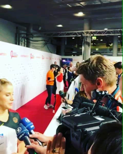 エリザベト・ザイツのインスタグラム：「Heute vor Einem Jahr haben wir unseren Quali-Wettampf bei der Heim-WM in Stuttgart geturnt ! Damit haben wir uns auch das Olympia-Ticket gesichert 🤩   Bei der Heim-WM 2019 habe ich so tolle und unvergessliche Momente erleben dürfen, die mir immer in Erinnerung bleiben werden!   Habt ihr auch tolle Erinnerungen an die Turn-WM in Stuttgart 2019?」
