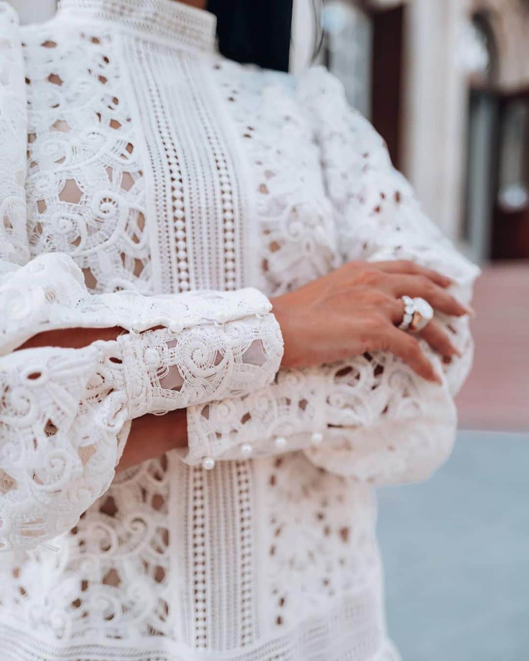 H&Mさんのインスタグラム写真 - (H&MInstagram)「Even though lace has been around since the sixteenth century we can't get enough of it. Swipe for a closer look! 🔎 @ssolonos #HM #HMxME #regram   Lace dress: 0923128001」10月4日 20時01分 - hm