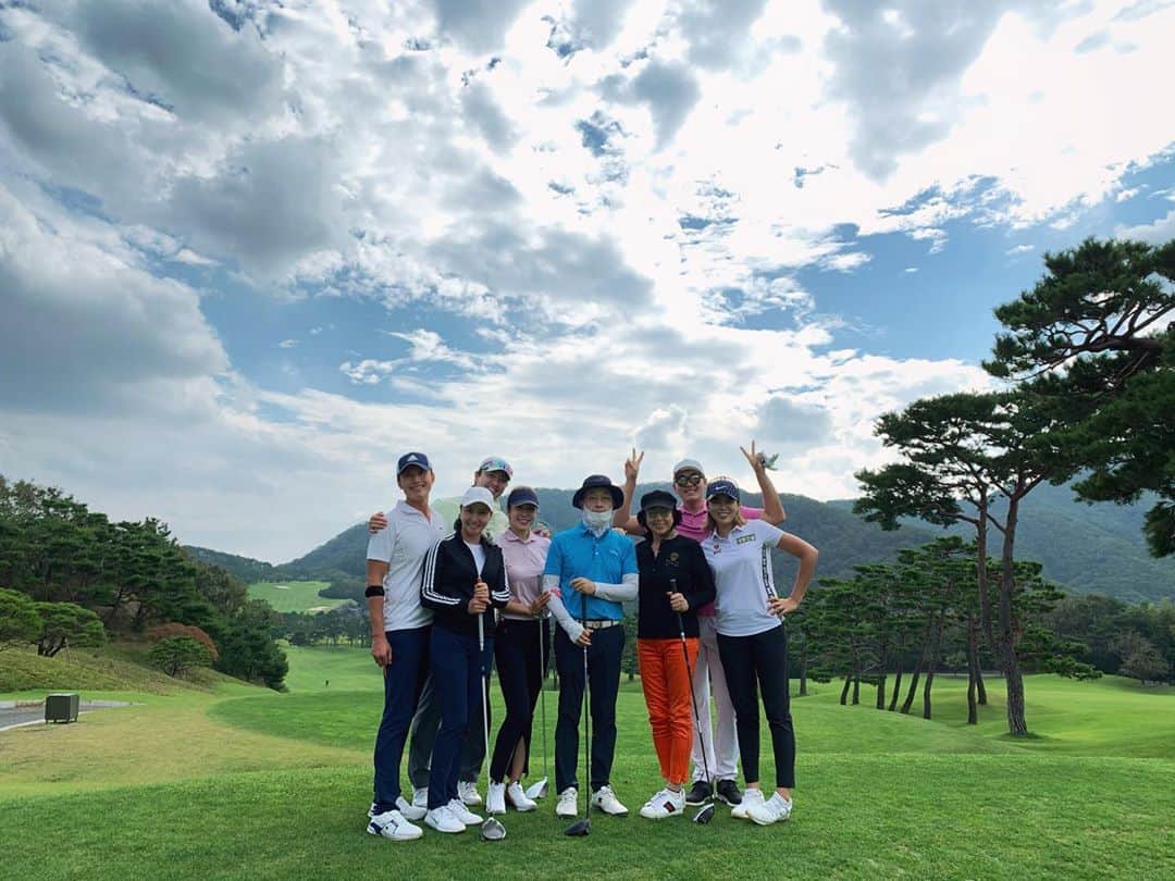 ハー・ミジョンのインスタグラム：「연휴의 마지막도 가족골프🏌🏻🏌🏻‍♀️🏌🏼‍♂️ #동부산 #왕패밀리 #❤️」