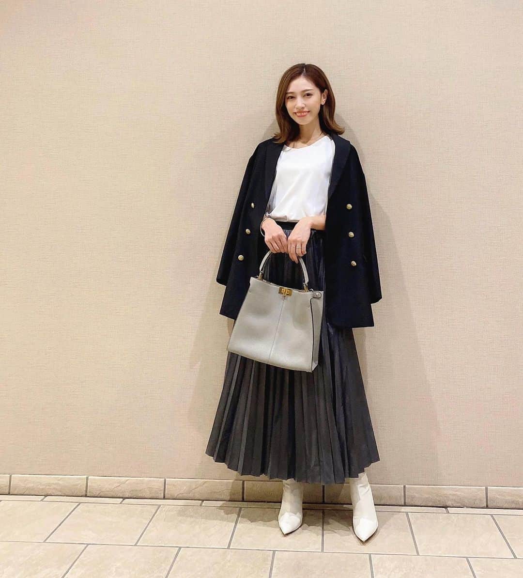 石黒美帆のインスタグラム：「*﻿ 🤍﻿ jacket#emmataylor#stylebar﻿ tops#unitedarrows﻿ skirt#aquagirl﻿ bag#FENDI﻿ boots#zara﻿ ﻿ ﻿ ﻿ 首元には @dewlux のチョーカー。﻿ 上品な細さでさりげなくポイントになるところがお気に入り☺️﻿ ﻿ ﻿ ﻿ ﻿ #fashion#fashionstyle#fashiongram#instafashion#outfit#ootd#dailylook#stylebarstyle#dewlux#패션#오오티디#ファッション#コーデ#シンプルコーデ#ザラジョ#ザラジョコーデ#エマテイラー#スタイルバー#フェンディ#ピーカブー#モノトーン コーデ#ジャケット#ジャケットコーデ」