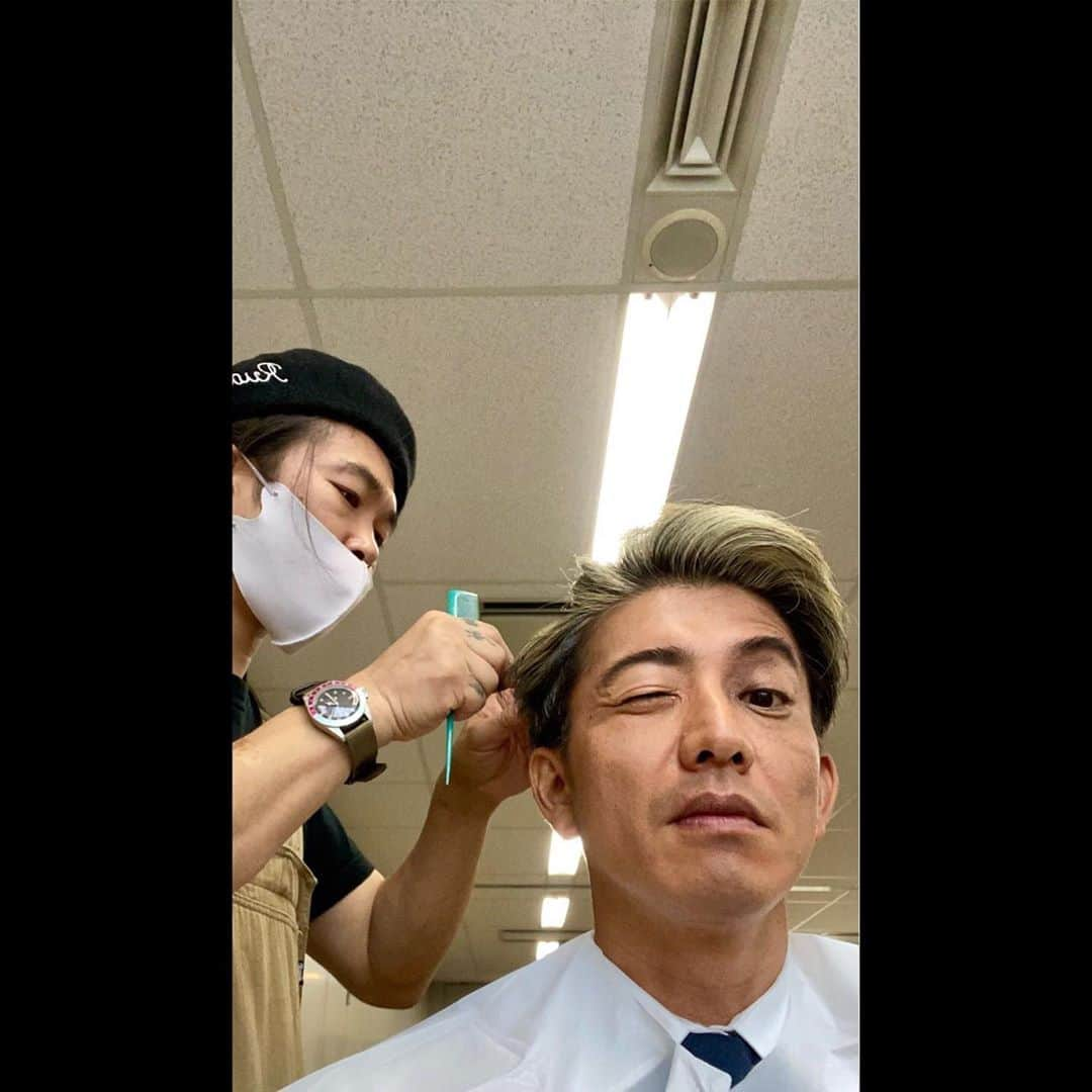 木村拓哉さんのインスタグラム写真 - (木村拓哉Instagram)「﻿ ﻿ 「今日は移動距離100キロでの教場ロケ‼︎﻿ 時間はかかっても、その先には全てのスタッフとキャストが集合しています‼︎﻿ そして、撮影作業になると全員が集中して取り組む。﻿ 素敵な現場です。」﻿ ﻿ STAY SAFE！﻿ ﻿ 拓哉﻿ #木村拓哉#TakuyaKimura」10月4日 20時16分 - takuya.kimura_tak