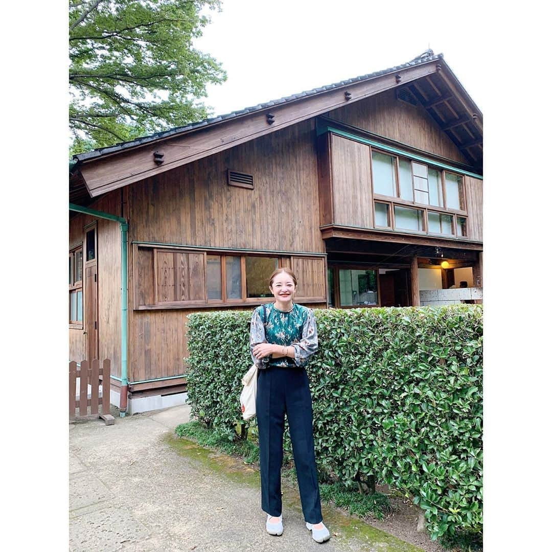 川島幸恵さんのインスタグラム写真 - (川島幸恵Instagram)「🏡🏡🏡﻿ ﻿ 2週にわたり休日の建物探訪👀﻿ ﻿ 今日のお目当て。 ル・コルビュジエを師とした建築家の前川國男邸。﻿ ﻿ こんな家に住みたい…最高すぎる🥺﻿ はぁ。ため息♡﻿ ﻿ ﻿ 楽しすぎた"江戸東京たてもの園"﻿ また季節が変わった時期にも来たいなっ🚶‍♀️﻿🏡 ﻿ ﻿ #江戸東京たてもの園﻿ #前川國男 #前川國男邸 #建築家﻿ #モダニズム #モダニズム建築﻿ #住宅 #木造 #小金井 #東京」10月4日 20時26分 - sachie118