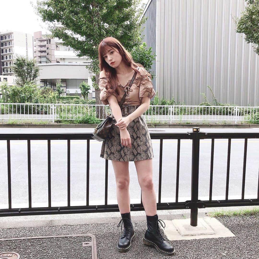 飯泉吏南さんのインスタグラム写真 飯泉吏南instagram アニマル柄ばっか着てるから 動物園って言われるよ 雨続きで全然下ろせなかった マーチンもやっと履けたし 人生初マーチン嬉しい可愛い 服は去年のだからタグ付けしてない ドクター