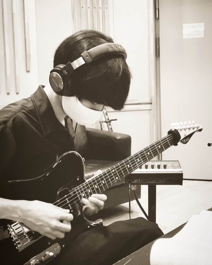 Ken Matsuzakiのインスタグラム：「🎞  #guitar #guitarsolo #guitarplayer #guitarsolos #guitarlicks #guitarlick #guitarworld  #guitarplayers #guitarsolos  #guitarhero #guitarvideo  #guitarmusic #guitarplaying #talentedmusicians」