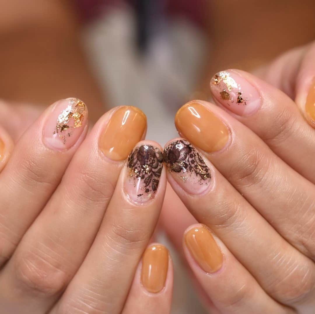 Yuka Maeda ::manicurelistのインスタグラム：「. . Salon data▼ ＝＝＝＝＝＝＝＝＝＝＝＝＝＝＝＝＝＝＝＝ . CADENAS -nail eyelash salon- ●Nail artist  @yuka.maeda  @yuki_cadenas ●eyelash　@cadenaseyelash  ゲストに愛と感動を…♡ . 【 LINE ＠cadenas 】 ご予約/お問い合わせはLINEよりお気軽に🤲 ▶︎▶︎#cadenasnail デザインアップしてます♡  price…★⭐︎Instagram特別キャンペーン中⭐︎★ . 「インスタ見たよ👀」と LINEからご予約で特別プライス7500円！！ . ※ご新規様限定 ※キャラクターや特殊なエレメント等のみ 別途料金いただく場合ございます🙇🏻‍♀️ . . price…初回8000円（オフ込み） access…大阪市北区堂山町16-1  中崎町駅  徒歩5分 /  梅田駅  徒歩6分 . tel… 06-4792-8617 ＝＝＝＝＝＝＝＝＝＝＝＝＝＝＝＝＝＝＝＝ . . .  #中崎町ネイルサロン #梅田ネイルサロン #大阪ネイルサロン #関西ネイルサロン #インスタネイル #instanails #instanail #トレンドネイル #ネイルサンプル #ニュアンスネイルデザイン  #ネイルブック #ニュアンスネイル #ネイルチェンジ #今月のネイル #にゅーねいる #秋ネイル #ミラーネイル  #ネイル大好き #シンプルネイル #ネイル部 #女子力向上委員会 #女子力 #女子力ネイル #レースネイル #シアーネイル #ニューネイル  #ナノソル #ナノソルcc  #ナノソル販売店大阪」