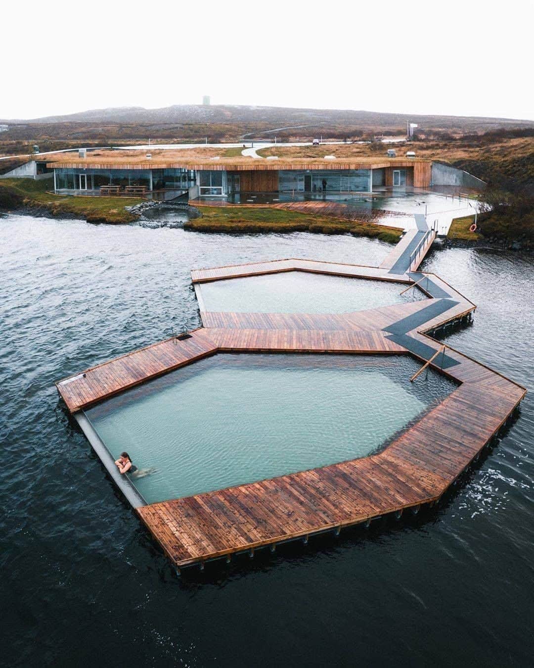 9GAGさんのインスタグラム写真 - (9GAGInstagram)「Who needs a break here?  Follow @voyaged for more fun discoveries around the world 🌍 - 📷 @icelandic_explorer - #9gag #voyaged #travel #iceland」10月4日 20時30分 - 9gag