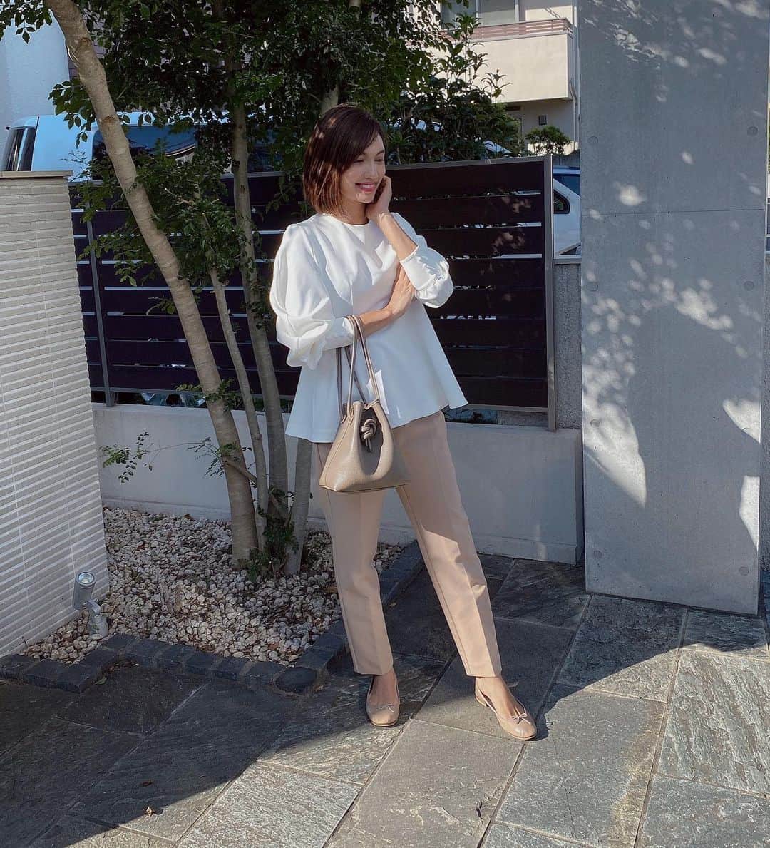 のインスタグラム：「先日久しぶりにお友達とランチへ🍽  ずっと会いたくてやっと会えて お話が止まらない🥰 話に夢中になって娘がおしゃべりうるさいって言うくらい😅w  いつもオシャレで面白くて真面目な @naomin0227 が大好き❣️ サプライズでプレゼント🎁までもらってありがとう😆💓お家が近くなったからたくさん会いたいなぁ💕  #ランチ #テラスランチ #おしゃれランチ #brentwoodterrace #ママ #2児ママ #2人育児 #男の子ママ #女の子ママ #今日のコーデ #ママコーデ #シンプルコーデ #30代ママ #zara #vasic #reppeto」