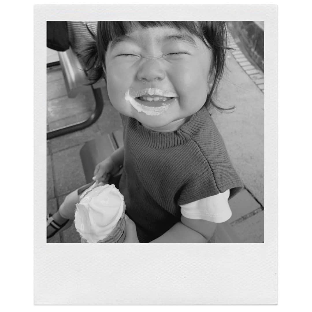 ジュジュのインスタグラム：「もうさー、、、 . . 大好きやで🤍笑🤣 . . #🍙1y5m  #🍦デビューも早めになってまう2人目」