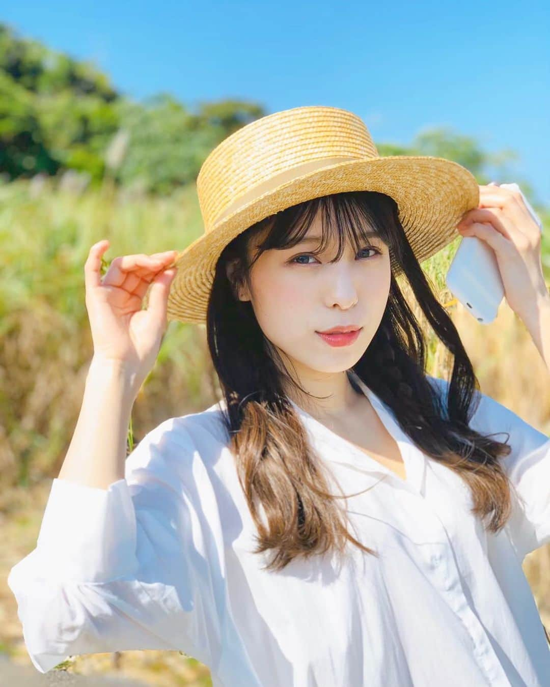 小嶋菜月さんのインスタグラム写真 - (小嶋菜月Instagram)「👒✨ . . #写真集 #オフショット #沖縄 #麦わら帽子 #眩しくて #目 #開いてない  #笑笑」10月4日 20時38分 - kojimanatsuki_offical