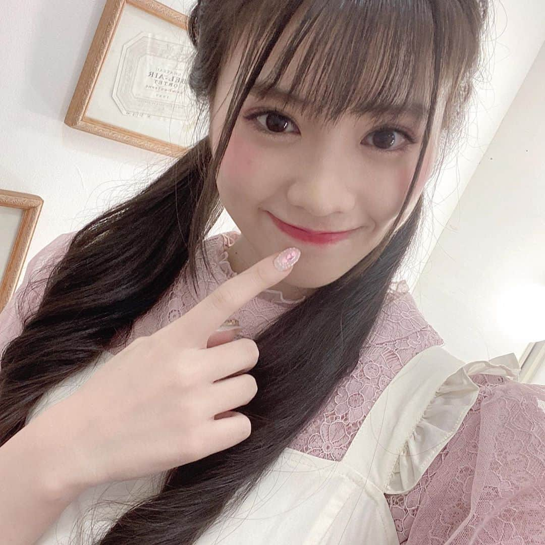 堤もねのインスタグラム：「新衣装のアー写はチェックしてくれましたか？✨  オフショットだよー🎀」