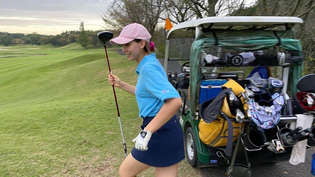 長谷川ジェニファーミラさんのインスタグラム写真 - (長谷川ジェニファーミラInstagram)「GOLF DAY WITH FAM🌱ドライバー飛ぶようになってきた!!💫🤍 良き休日 みんなは何したー？　#golf #ゴルフ女子」10月4日 20時43分 - jenmilaa