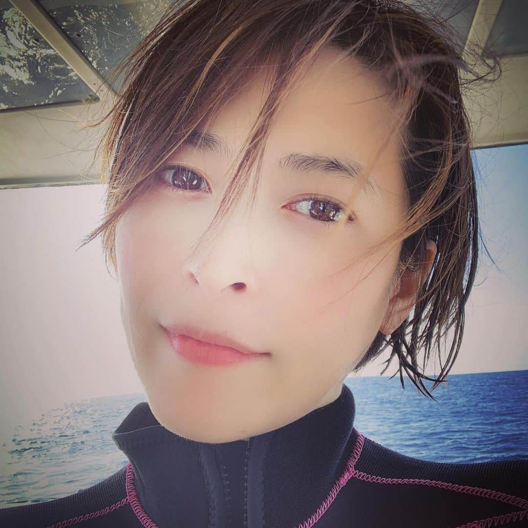 夏目ナナさんのインスタグラム写真 - (夏目ナナInstagram)「好きな時間♡ #海が好き  #divingday  #サンセット  #ショートカット女子」10月4日 20時46分 - nana550123