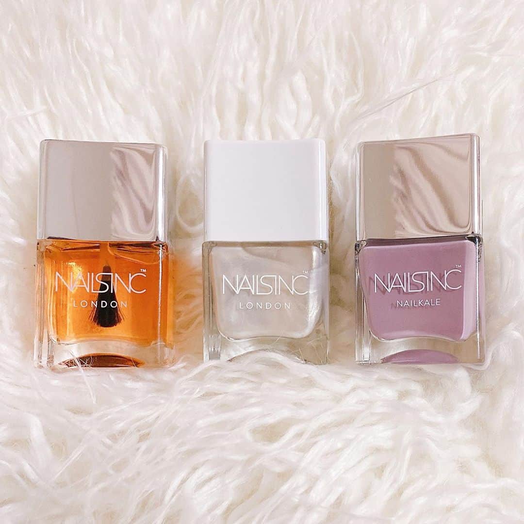のインスタグラム：「new♡  最近は専らセルフネイルなので🎟 #nailsinc は塗りやすいしすぐ乾くし下手でも上手く見えるから大好きでよく買ってる🦢🍃 #セルフネイル」