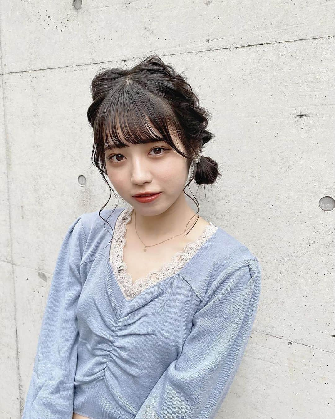 浅原凜さんのインスタグラム写真 - (浅原凜Instagram)「･﻿ @misaki._.09v さんにヘアアレンジしてもらいました︎︎♡﻿ ﻿ くまさんヘア🧸﻿ ありがとうございましたˊᵕˋ﻿ ﻿ 服は @unemansion 🐋🧊﻿ 色味も形もかわいい〜 ﻿ ﻿ ﻿ ﻿ ﻿ ﻿ ﻿ #ヘアアレンジ #編み込みアレンジ #ツインアレンジ #黒髪アレンジ #くすみブルー #unemansion #くすみカラー #お団子アレンジ #お団子ヘア」10月4日 20時56分 - rinogsd728