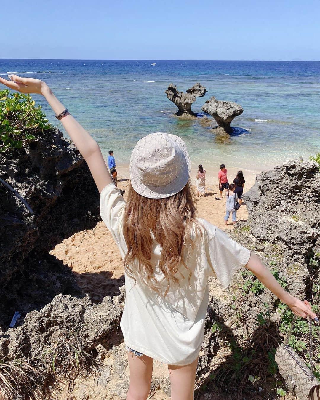 𝐊𝐀𝐄さんのインスタグラム写真 - (𝐊𝐀𝐄Instagram)「💙 #ティーヌ浜 #ハートロック #okinawa」10月4日 20時56分 - skm__0018