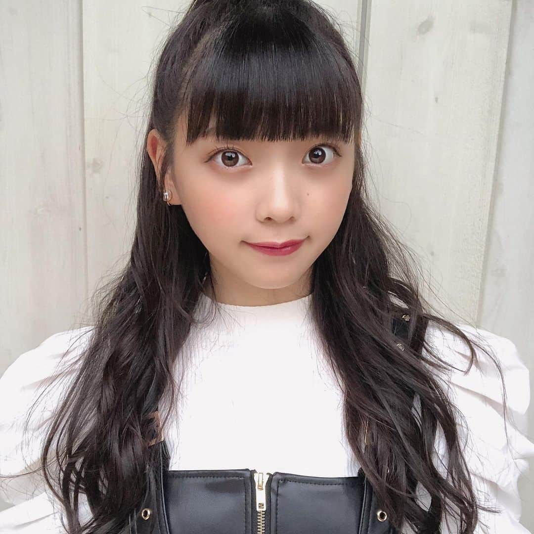 籾山ひめりさんのインスタグラム写真 - (籾山ひめりInstagram)「モノクロコーデって大好きなんだよね🧸🖤 ・ ・ ・ ♡coordinate♡ トップス→onespo ワンピース→onespo アクセサリー→ME% ・ ・ ・ #ひめりの私服はこれだ  #秋コーデ  #ゴールドアクセサリー  #たまには自撮りも」10月4日 20時56分 - momichan_hime