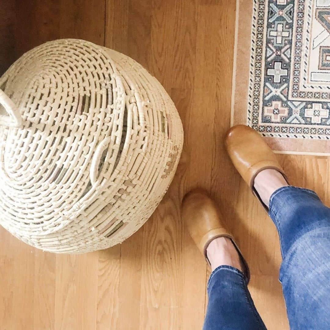 ダンスコのインスタグラム：「Are you slipping into a classic for fall or getting something new?」