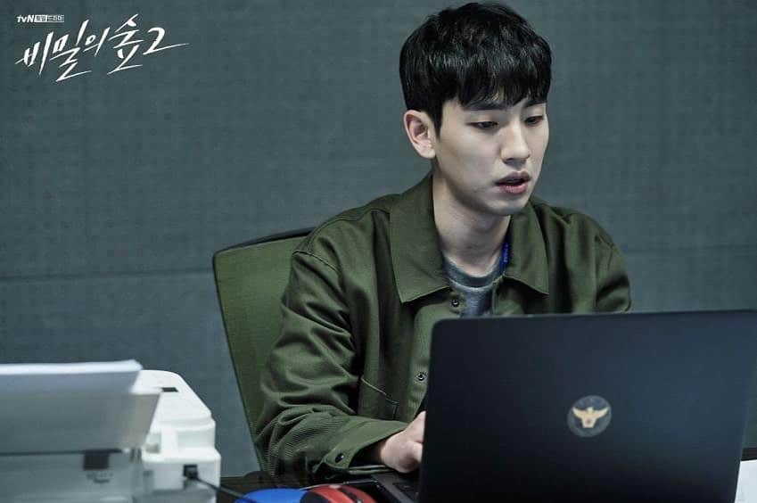 ソン・ジホのインスタグラム：「마지막회 본방사수🙏🏻 시청률 10% 넘겨주세요 #비밀의숲2 #tvn」