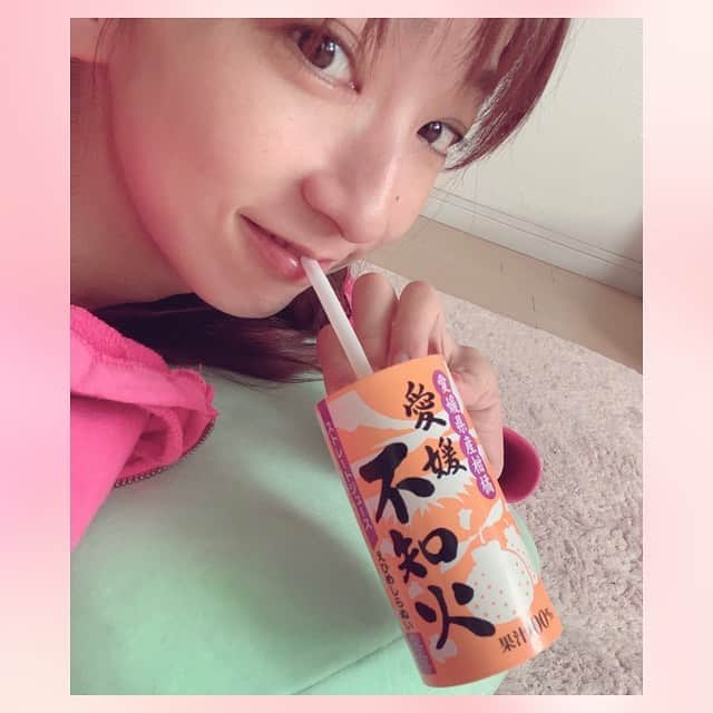 谷口あかりさんのインスタグラム写真 - (谷口あかりInstagram)「﻿ ﻿ 疲れた体に﻿ 染み入る～❤﻿ ﻿ ﻿ ﻿ ﻿ 果汁100パーセント﻿ 無添加無香料﻿ ﻿ 愛媛県から﻿ お取り寄せジュース♪﻿ @aikobo_ehime﻿ ﻿ ビタミン補給して﻿ 今日も一日がんばりましょ！﻿ ﻿ ﻿ ﻿ #愛工房 #愛媛みかん #宇和島グルメ #みかんジュース #ポンカンジュース #果汁100パーセント #ストレートジュース #pr #リラックス #ビタミン補給﻿ #instagram#tokyo #japan 　#インスタグラマー #instgood #インフルエンサー #ポートレート撮影 #被写体  #ポートレートモデル撮影  #モデル #model  #insta #instapic #influencer #instagrammer #女優 #劇団四季 #コンサート #ISSAXII」10月4日 12時19分 - akari.taniguchi