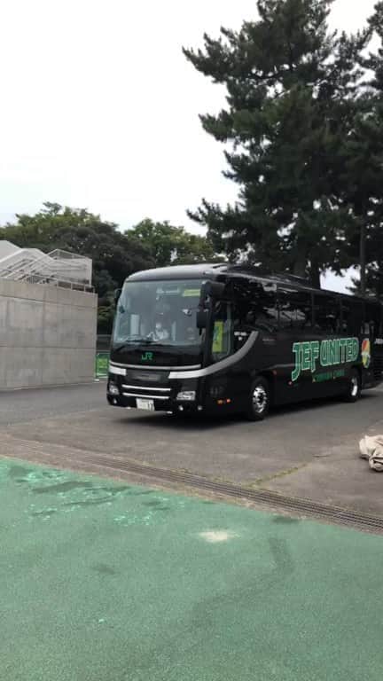 ジェフユナイテッド市原・千葉のインスタグラム：「応援はDAZNで💻📣👀✨ https://www.dazn.com/ja-JP/p/jef/?utm_source=affiliate&utm_medium=jefunited&utm_campaign=campaign&utm_term=term&utm_content=1011l18552%7C1100lbyaQnsf%7Cjefunited&dclid=CJvSjvj1mewCFSWWwgodyzgAkg」