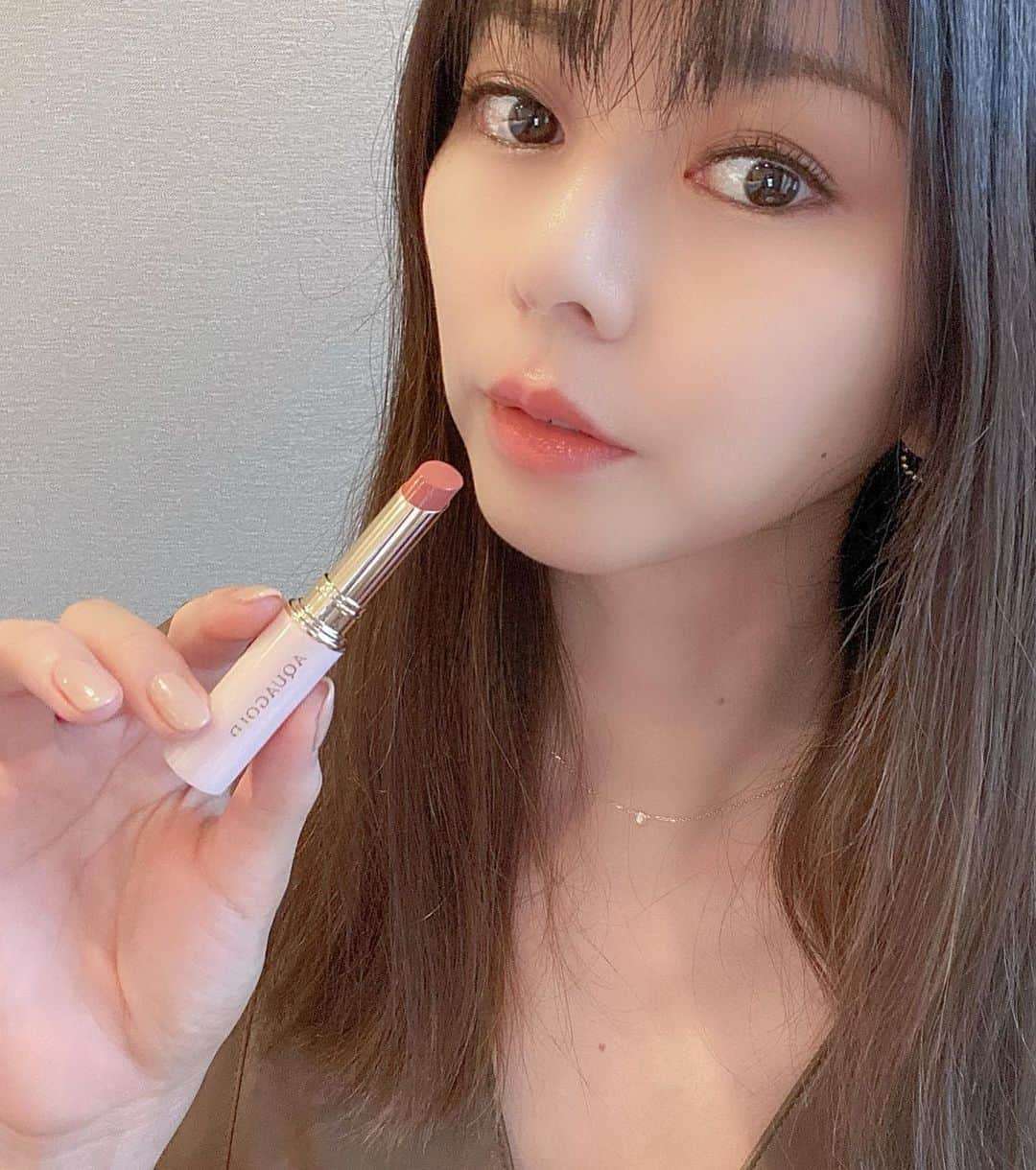 えれなさんのインスタグラム写真 - (えれなInstagram)「Which color do you like??😘💄  秋は色んなリップを試したくなるよ✨  #phiten #aquagold  #1枚目はボルドー #2枚目はオレンジベージュ #3枚目はピンクベージュ #えれな」10月4日 12時33分 - elena1982312