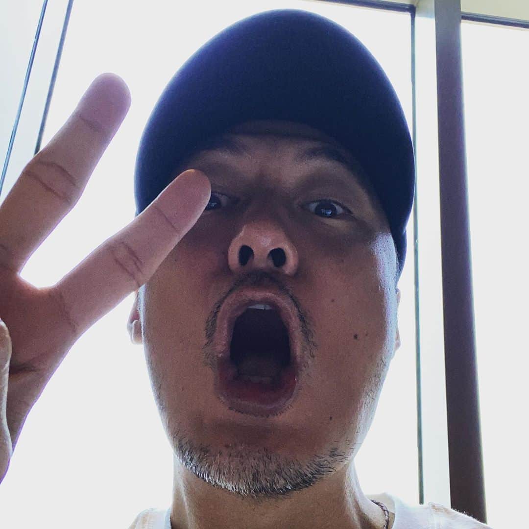 余文樂のインスタグラム：「我出册喇!!!!!!!!!!!!!!! I’M FREEEEEEEEEEEE」