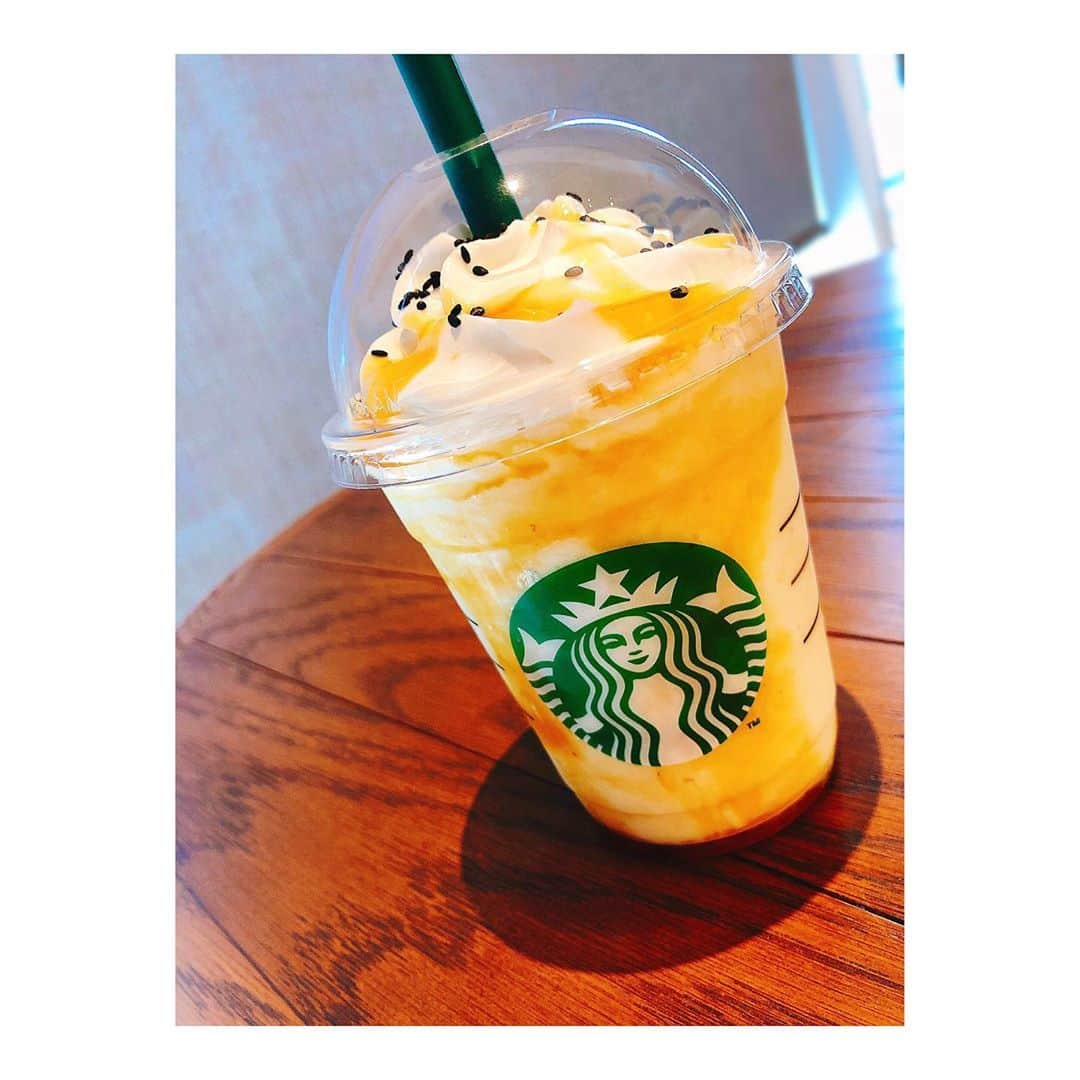 のインスタグラム：「. #大学芋フラペチーノ ♡ ほんとおいしーっ！！！ . . 大好きだなー！いつまでだろ、、！ また飲みにいこっと☺️ . . . #スターバックス #スタバ新作  #starbucks #だいがくいも  #秋の味覚 #食欲の秋 #🍠」
