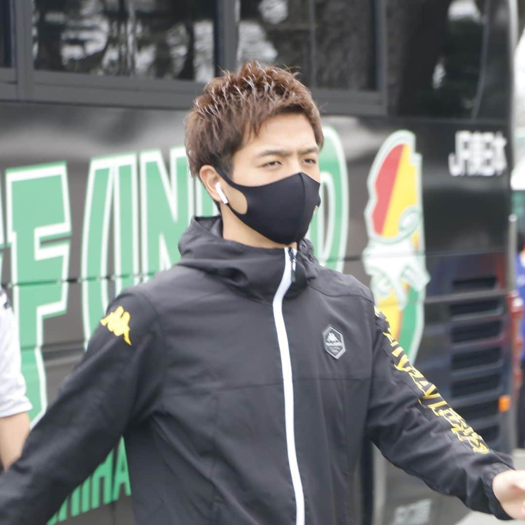 ジェフユナイテッド市原・千葉のインスタグラム：「選手がスタジアムに到着しました🏟🚌💨  #jefunited #ジェフ千葉 #WINBYALL」
