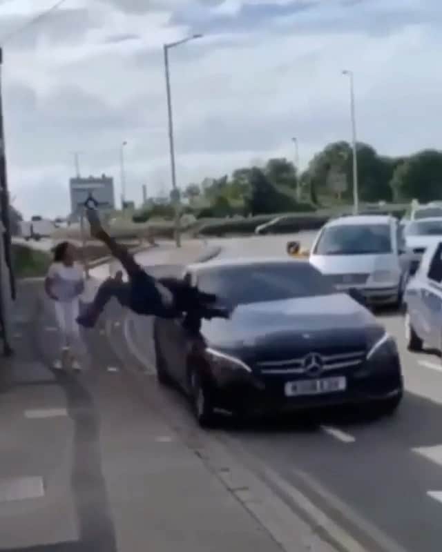 ファンクマスター・フレックスのインスタグラム：「It ain’t safe on them roads! Can any tell me what happened here? Where was this? Who is this?」