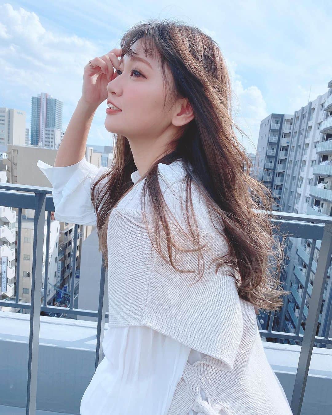 いっちゃん/嶋津 いつみのインスタグラム：「. . 今週はバタバタでお疲れモードで 体調悪めだったのもあって . 昨日めっちゃ早く寝てて… 目覚めたのさっき🤓💨💨💨ww . . . . お風呂入ってやっと 体が起きたとこ🤢笑 . . . . . 今日は大好きなあの子達と ご飯やから今から用意するんやー🤘🏻✨ . . . . .  #関西  #関西サロモ  #サロンモデル #サロモ #いっちゃん  #フリーモデル #関西モデル  #あざといっちゃん #かわいっちゃん #いっちゃんコーデ #ブライダルモデル #アレンジモデル #ヘアカラー  #ヘアアレンジ #くしゃ顔」
