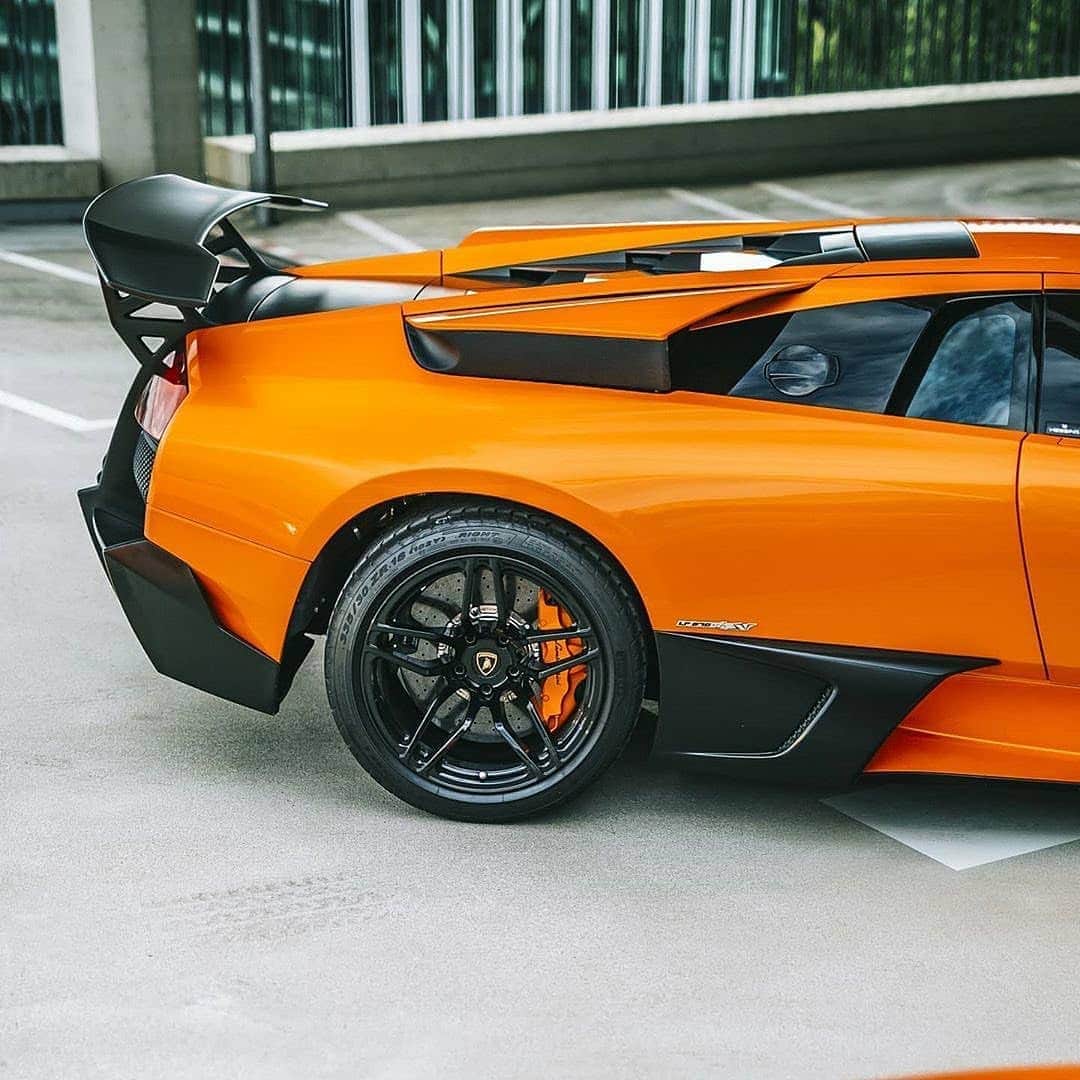 Kik:SoLeimanRTさんのインスタグラム写真 - (Kik:SoLeimanRTInstagram)「Evolution of Lamborghini V12s Which is your favorite?  @ChristianKalse  @SupercarPosters」10月4日 13時36分 - carinstagram